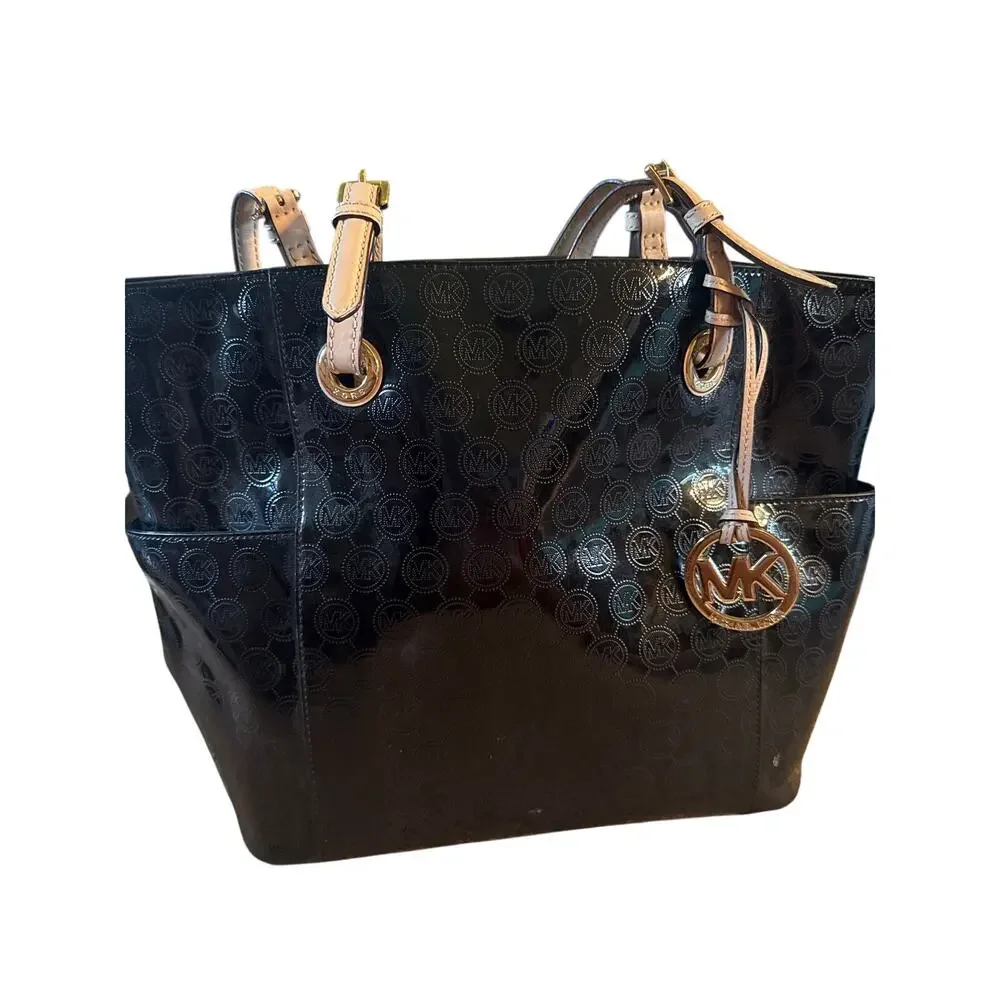 MICHAEL KORS JET SET TOTE- black